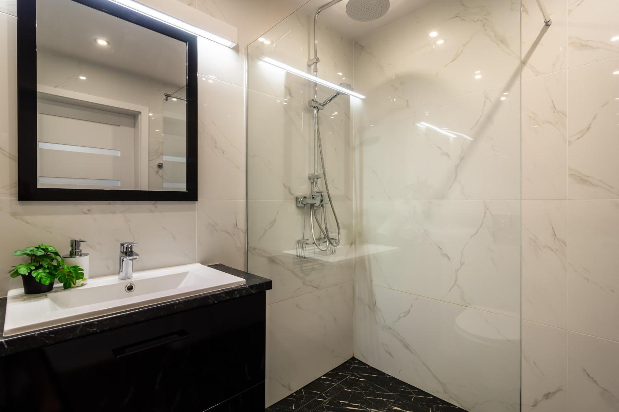 Apartament Near Sky Tower Wrocław Buitenkant foto